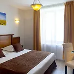 Szálloda Logis & Restaurant Du Sauvage La Ferté-Gaucher