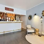 Logis & Restaurant Du Sauvage Szálloda La Ferté-Gaucher