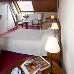 Logis & Restaurant Du Sauvage Szálloda La Ferté-Gaucher