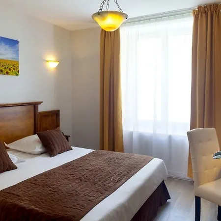 Hotel Logis & Restaurant Du Sauvage La Ferté-Gaucher