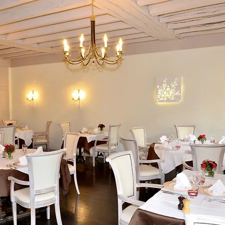 Logis & Restaurant Du Sauvage Szálloda La Ferté-Gaucher