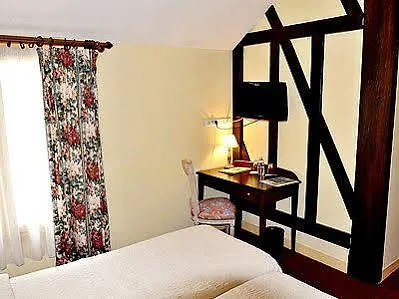 Logis & Restaurant Du Sauvage 酒店 3*
