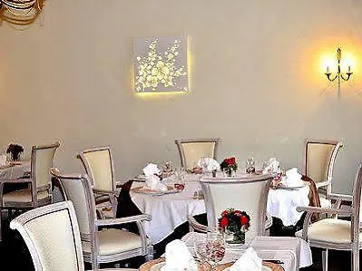 Logis & Restaurant Du Sauvage La Ferté-Gaucher